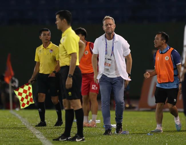 HLV Mano Polking ấn tượng với vị thuyền trưởng mới của SLNA