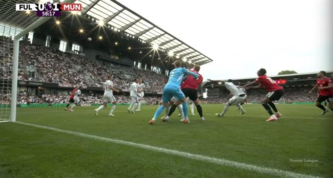 Sao Fulham phẫn nộ về bàn mở tỉ số của Man United