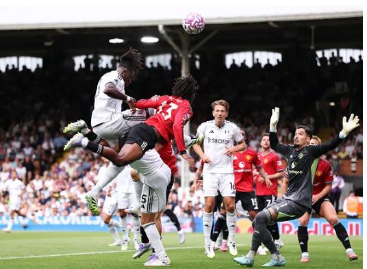 Rio Ferdinand noi ve hang thu MU