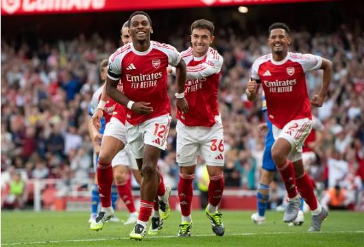 Arsenal đang khởi đầu mạnh mẽ ở Ngoại hạng Anh mùa này. Arsenal dang khoi dau manh me o Ngoai hang Anh mua nay.