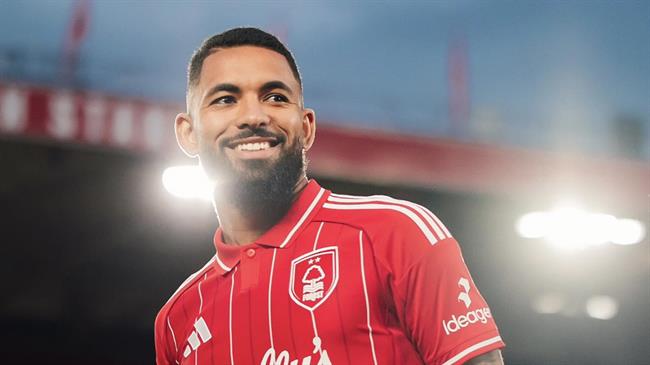 Tiểu sử tiền vệ Douglas Luiz