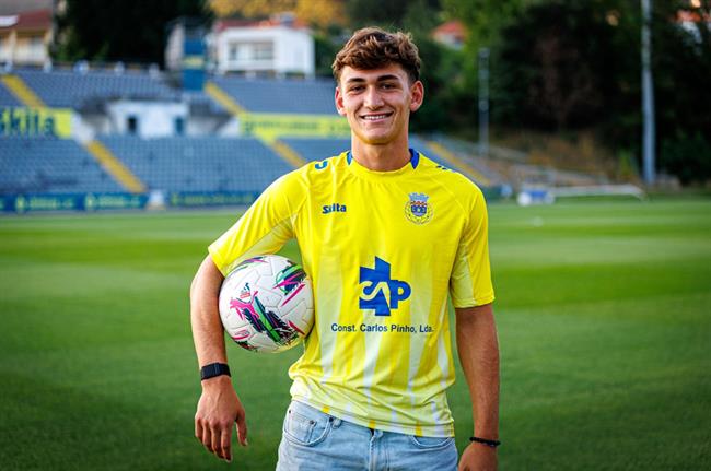 Tiểu sử tiền vệ Mateo Flores