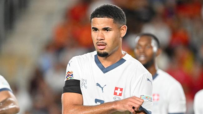 Tiểu sử tiền vệ phòng ngự Simon Sohm