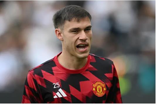 Gary Neville không đánh giá cao Manuel Ugarte. Gary Neville khong danh gia cao Manuel Ugarte.