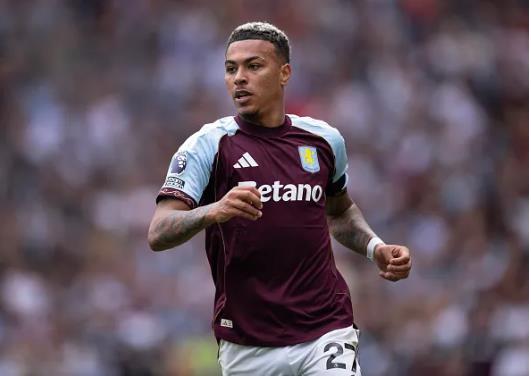 Tottenham duoc khuyen vuot mat Chelsea vu Morgan Rogers.