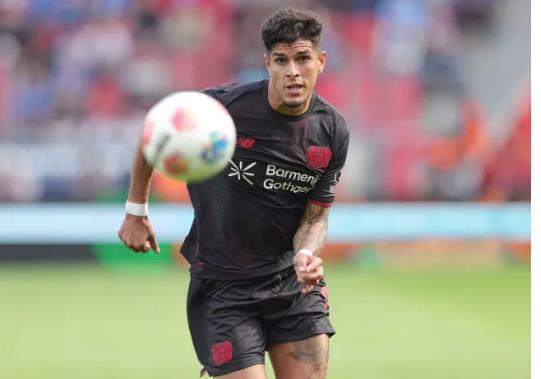 Arsenal đạt được thỏa thuận chiêu mộ Piero Hincapie