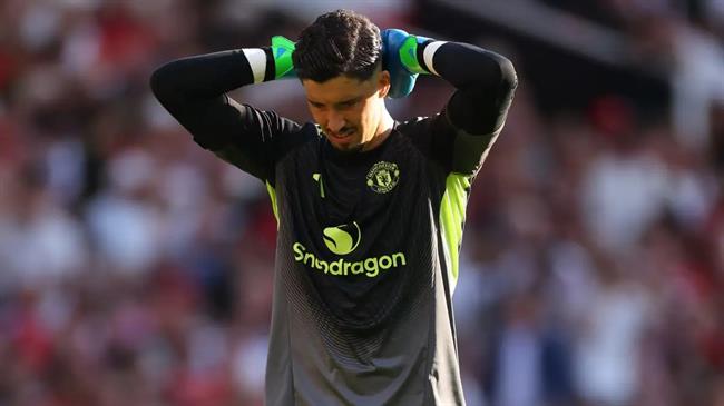 Amorim lên tiếng bảo vệ Bayindir sau sai lầm suýt khiến MU ôm hận