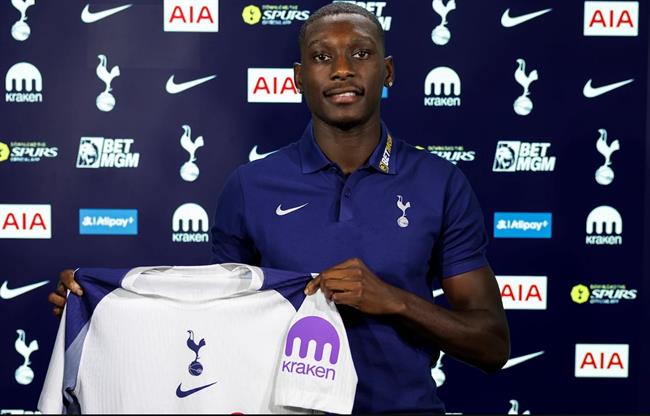 Tottenham chính thức có chữ ký của Randal Kolo Muani
