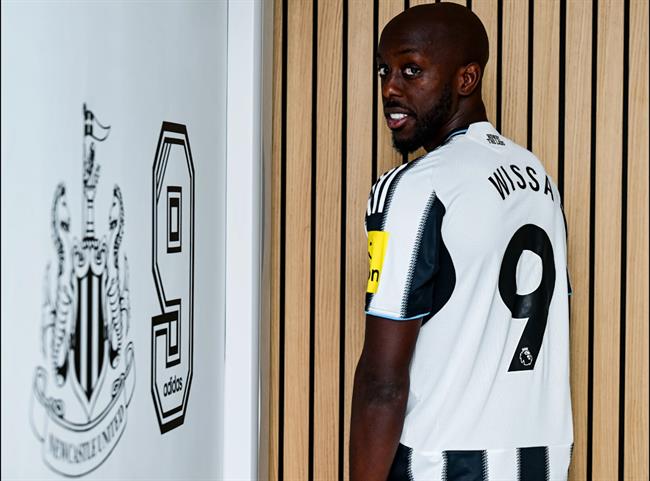 Newcastle xac nhan ky hop dong voi tien dao Yoane Wissa tu Brentford
