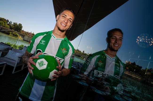 Man United vẫn hưởng lợi từ thương vụ bán Antony cho Real Betis