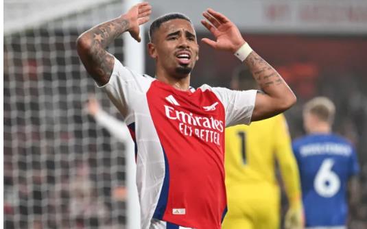 Gabriel Jesus bị loại khỏi danh sách dự Champions League của Arsenal
