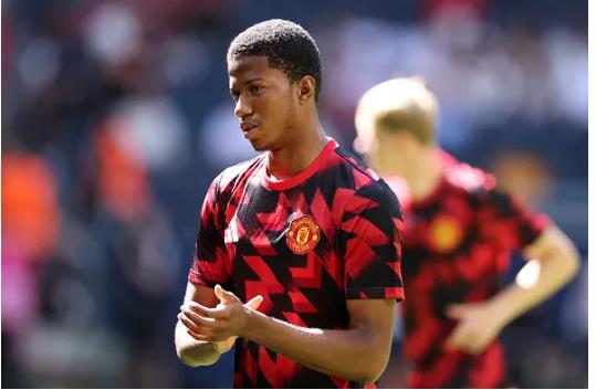 Phil Jones đặt niềm tin rất lớn vào Chido Obi