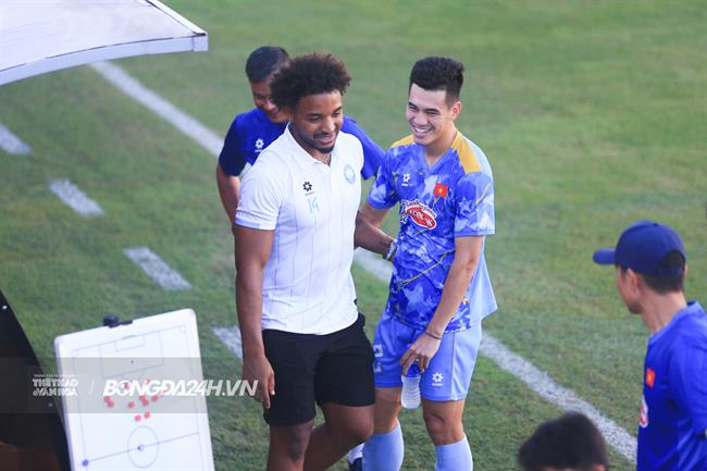 Xuân Son tái ngộ đồng đội tuyển Việt Nam