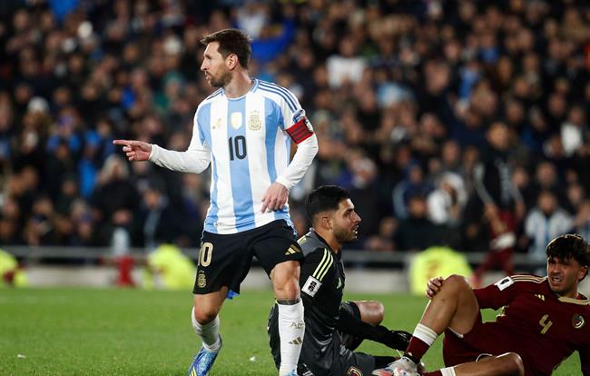 HLV Scaloni không mạo hiểm với thể trạng của Messi