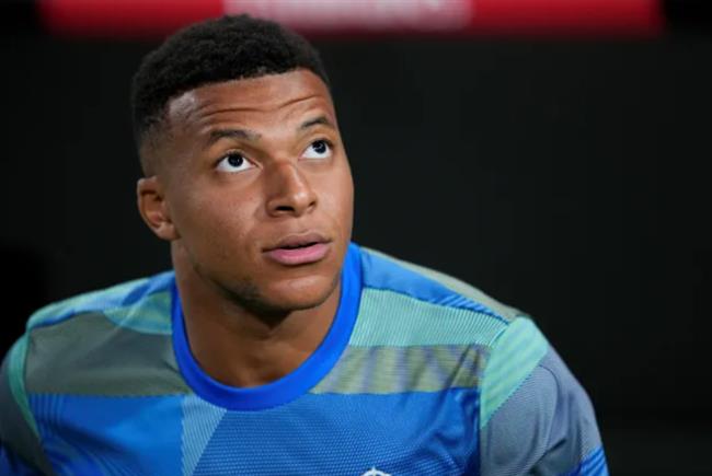Kylian Mbappe du doan CLB vo dich Ngoai hang Anh 2025/26.