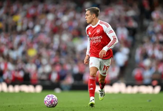 Arsenal dua ra quyet dinh cuoi cung ve tuong lai Leandro Trossard.