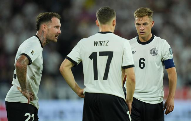 Florian Wirtz nói gì với Joshua Kimmich trước siêu phẩm đá phạt 1 Florian Wirtz nói gì với Joshua Kimmich trước siêu phẩm đá phạt 1