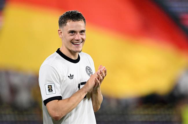 Florian Wirtz nói gì với Joshua Kimmich trước siêu phẩm đá phạt?