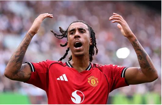Rio Ferdinand đưa Leny Yoro lên mây Rio Ferdinand dua Leny Yoro len may