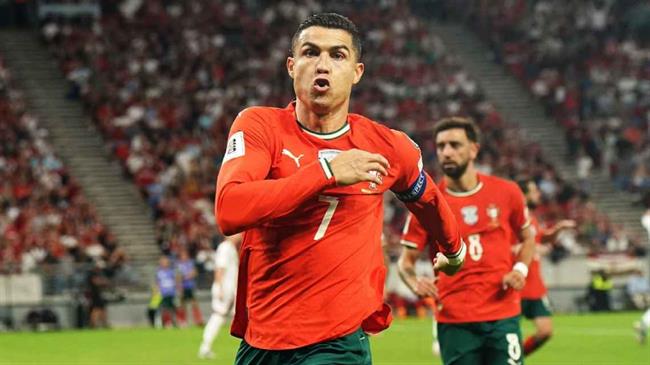 VIDEO: Cristiano Ronaldo nhận giải "Cầu thủ vĩ đại nhất mọi thời đại"