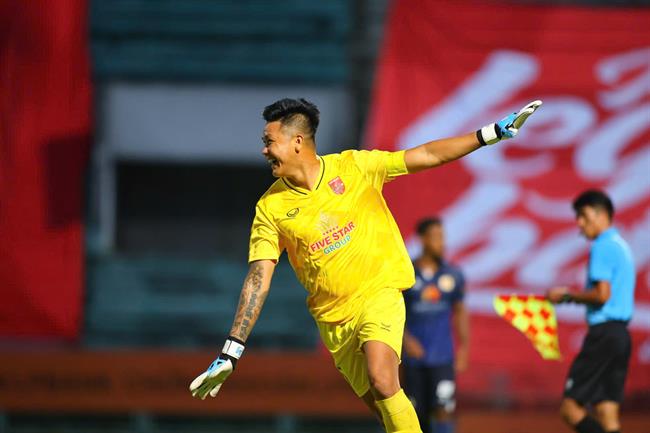 Thủ môn 38 tuổi khiến các cầu thủ HAGL ôm hận