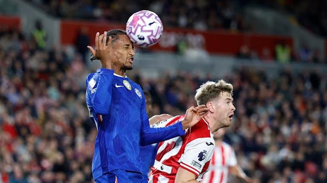Joao Pedro ở trận đấu với Brentford. Joao Pedro o tran dau voi Brentford.
