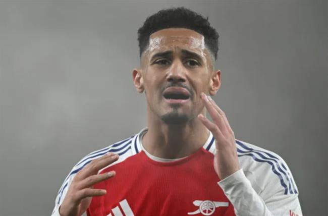 William Saliba dường như đã tập luyện trở lại. William Saliba duong nhu da tap luyen tro lai.