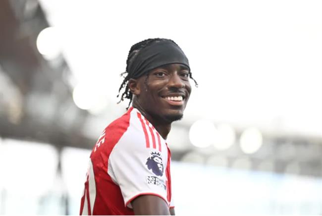 Noni Madueke đang chơi rất tốt trong màu áo Arsenal. Noni Madueke dang choi rat tot trong mau ao Arsenal.