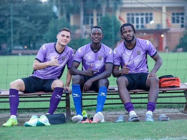 Ngoại binh Becamex TP HCM gia hạn visa, chưa chắc thi đấu