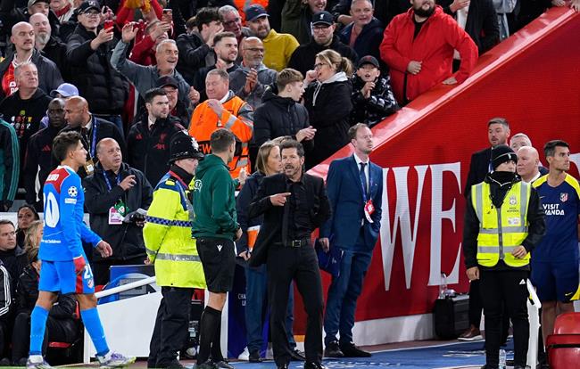 CĐV Liverpool đáp trả lời chỉ trích từ Diego Simeone