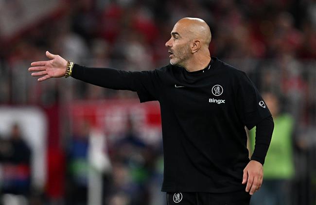 Enzo Maresca đòi thẻ đỏ cho hậu vệ Bayern vì đấm Joao Pedro