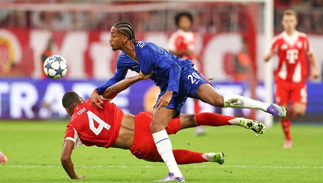 Enzo Maresca đòi thẻ đỏ cho hậu vệ Bayern vì đấm Joao Pedro 1 Enzo Maresca đòi thẻ đỏ cho hậu vệ Bayern vì đấm Joao Pedro 1