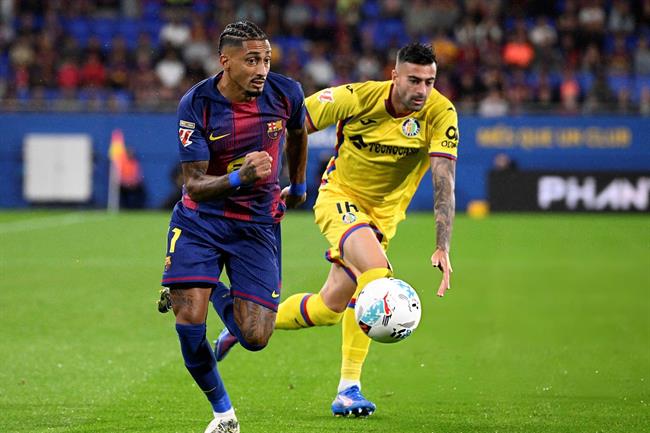 Hansi Flick tiết lộ lí do rút Raphinha ngay sau hiệp 1 của Barca