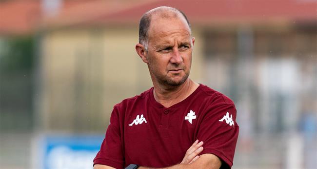 HLV Stephane Le Mignan dẫn dắt CLB Metz tại Ligue 1