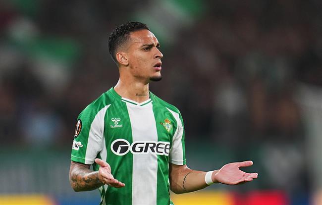 Antony vẫn chưa hài lòng dù tỏa sáng trước Nottingham