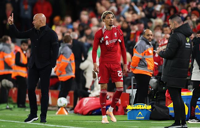 Arne Slot phủ nhận việc Liverpool phạt tiền Ekitike 1 Arne Slot phủ nhận việc Liverpool phạt tiền Ekitike 1