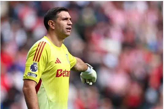 Peter Crouch chi trich MU vi khong mua thu mon Martinez