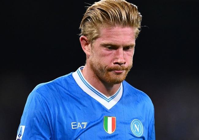 De Bruyne rời sân sớm trong trận thua của ĐKVĐ Napoli