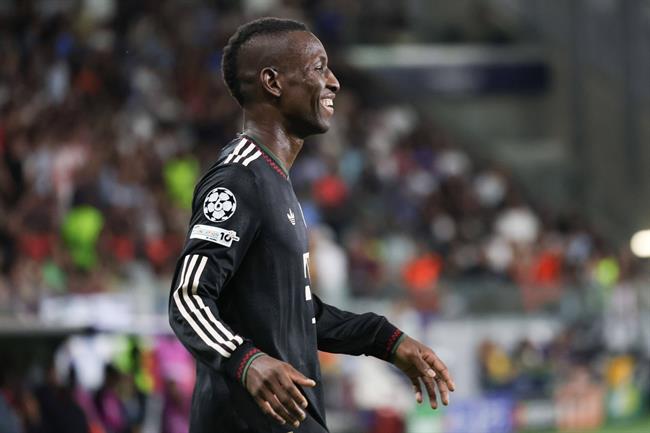 Nicolas Jackson hạnh phúc với bàn thắng đầu tiên cho Bayern 