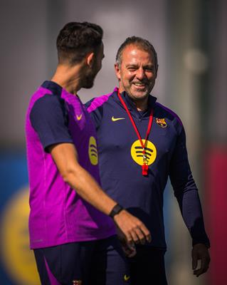 HLV Hansi Flick sẵn sàng cho màn đối đầu với PSG 1 HLV Hansi Flick sẵn sàng cho màn đối đầu với PSG 1