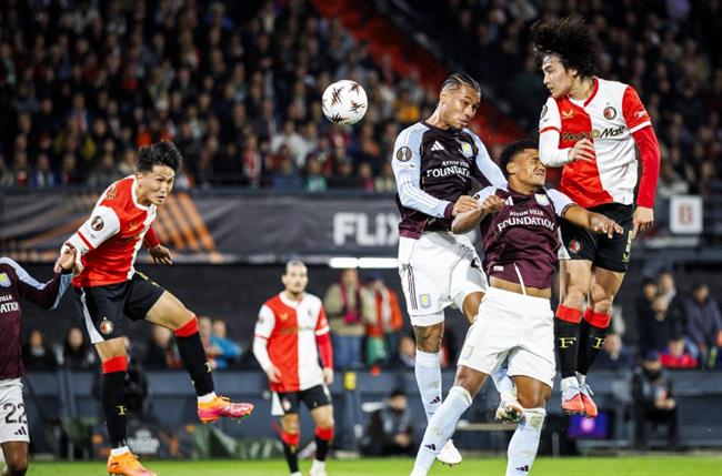 Bàn thắng của Ayase Ueda không được công nhận. Ban thang cua Ayase Ueda khong duoc cong nhan.