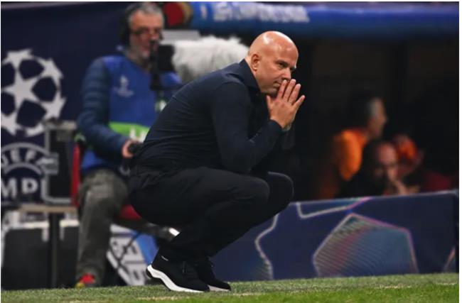 Arne Slot khong the giup Liverpool gianh diem truoc Galatasaray.