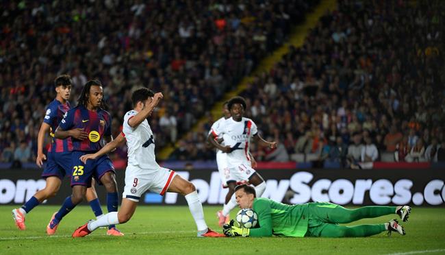 Barcelona Người khổng lồ trên đôi chân đất sét 1 Barcelona Người khổng lồ trên đôi chân đất sét 1