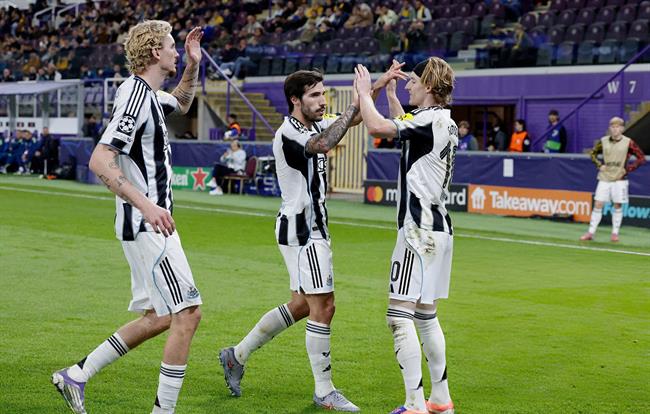 Anthony Gordon bao ve Nick Woltemade