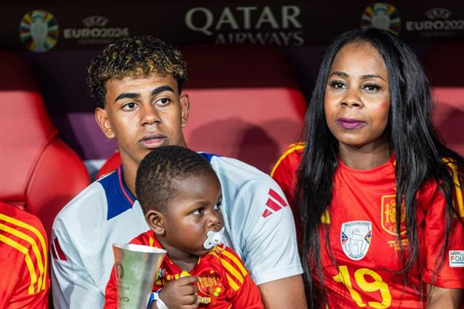 Hơn 20 triệu đồng để ăn tối với mẹ Lamine Yamal?