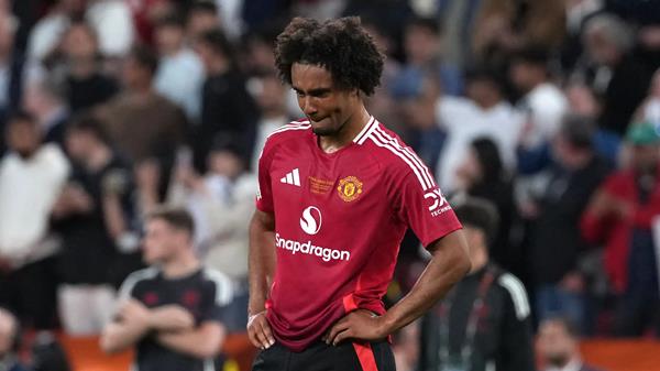 MU khong mua them tien dao neu Joshua Zirkzee ra di.