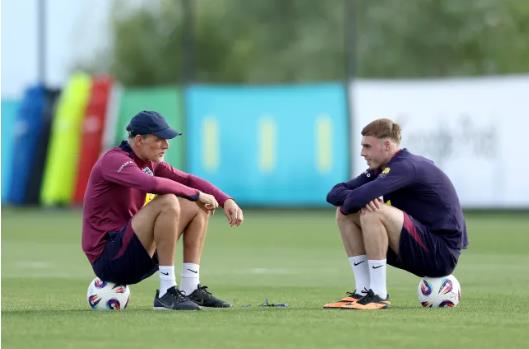 Thomas Tuchel cung cấp thông tin đáng lo ngại về Cole Palmer. Thomas Tuchel cung cap thong tin dang lo ngai ve Cole Palmer.