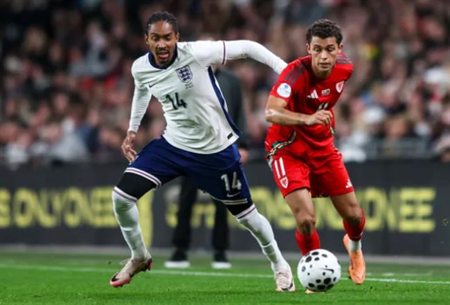 Djed Spence chế nhạo đồng đội ở Tottenham