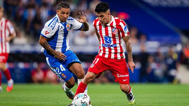 Arsenal bị chỉ trích vì bỏ qua Thiago Almada. Arsenal bi chi trich vi bo qua Thiago Almada.