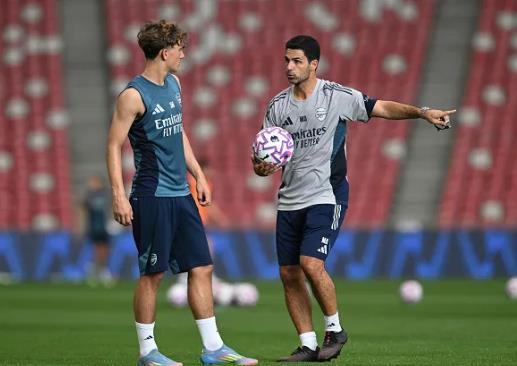 Gilberto Silva đưa ra lời cảnh báo tới Mikel Arteta về Max Dowman. Gilberto Silva dua ra loi canh bao toi Mikel Arteta ve Max Dowman.